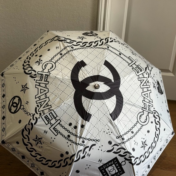CHANEL White and Black Logo Canopy Umbrella - Picture 3 of 4